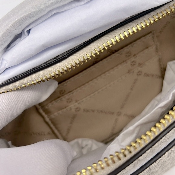 MICHAEL Michael Kors Medium Logo Smartphone Crossbody Bag Vanilla - Picture 9 of 16